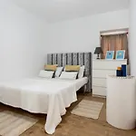 Guestready - Quaint House With Patio 4*
