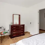 Guestready - Quaint House With Patio