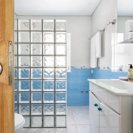 Joivy Quaint House With Patio בית נופש סינטרה