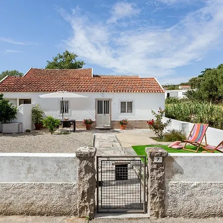 Joivy Quaint House With Patio * סינטרה