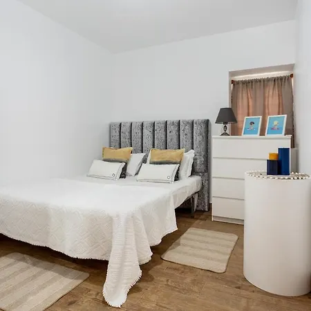Guestready - Quaint House With Patio 4*