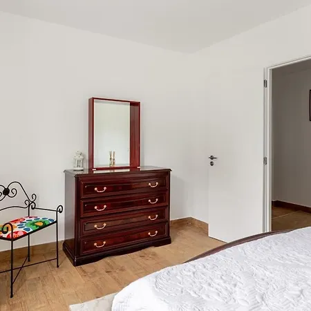 Guestready - Quaint House With Patio