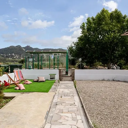 Guestready - Quaint House With Patio Guest house