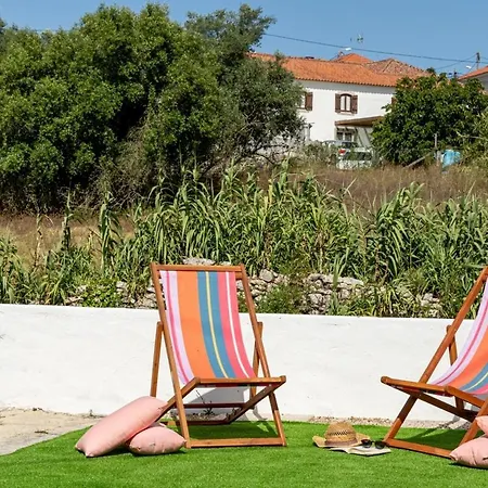 Guest house Guestready - Quaint House With Patio 4*