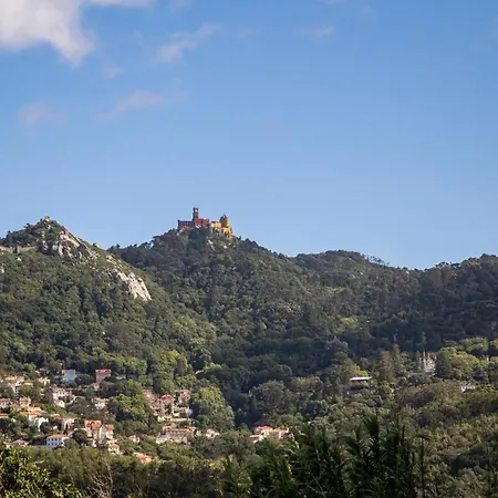 Guest house Guestready - Quaint House With Patio Sintra