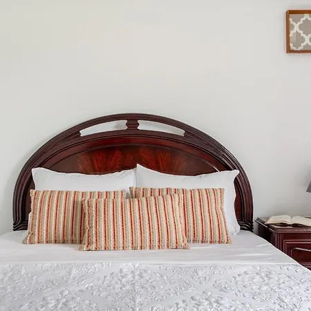Guestready - Quaint House With Patio Guest house