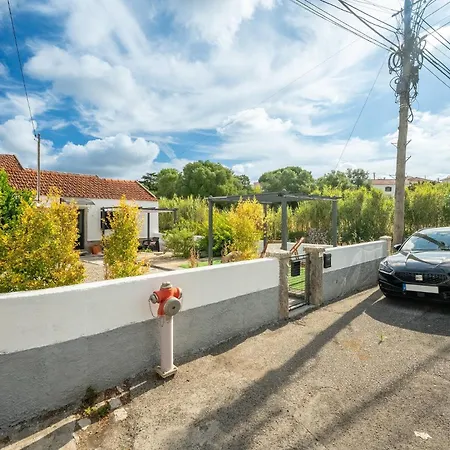 Guest house Guestready - Quaint House With Patio Sintra