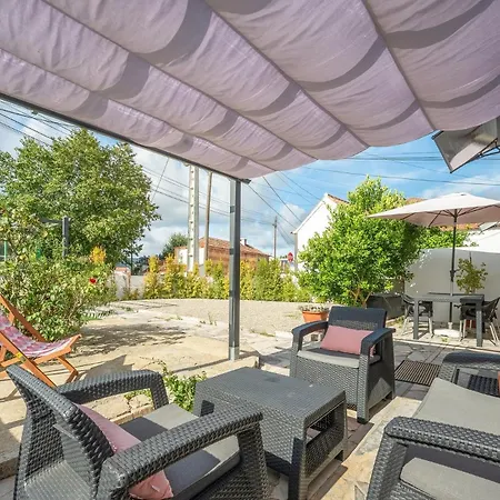 Guest house Guestready - Quaint House With Patio Sintra