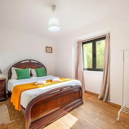 Guestready - Quaint House With Patio Guest house 4*