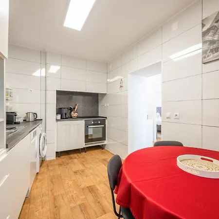 招待所 Guestready - Quaint House With Patio 4*