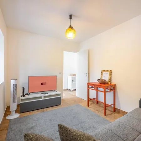 Guest house Guestready - Quaint House With Patio Sintra